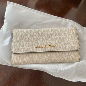 Michael Kors Cream Wallet